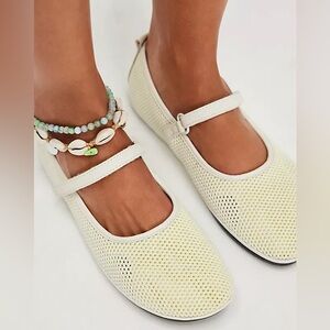 NWOT Camper Right Nina Ballerina Flats White Natural Size EU36 US6